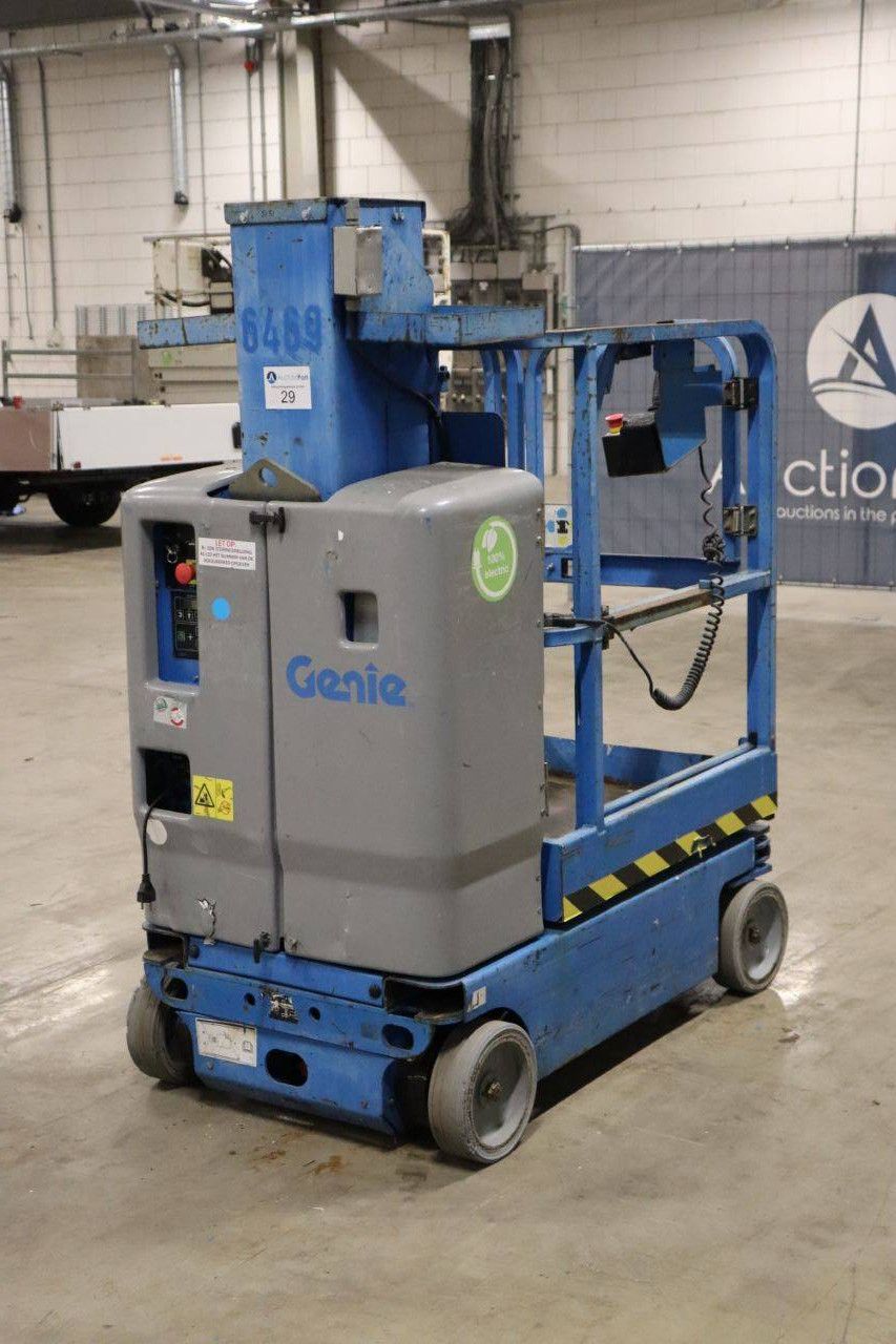 Genie GRC-12 Electric Mast Lift 5.66m 2016