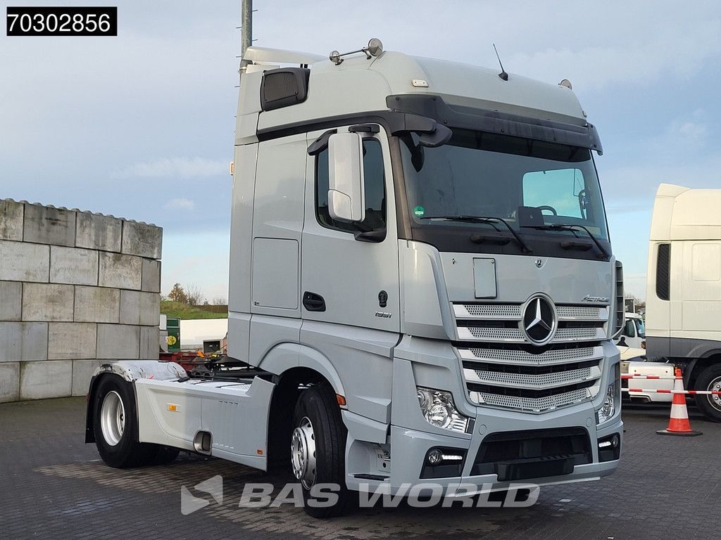 Mercedes Actros Actros 1951 4X2 BigSpace 2x Tanks Leder 70% Tyres