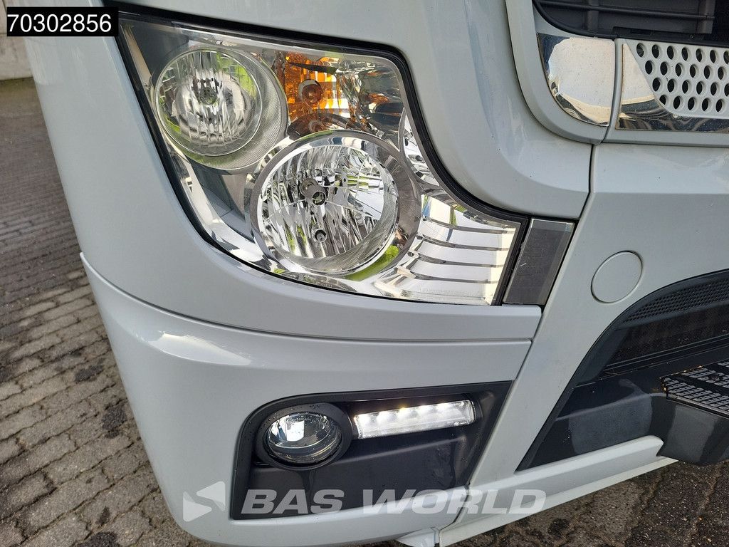 Mercedes Actros Actros 1951 4X2 BigSpace 2x Tanks Leder 70% Tyres