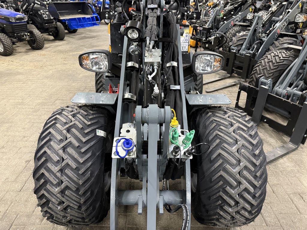 Giant G2700 X-TRA HD+ minishovel NIEUW €685 LEASE met pro inching