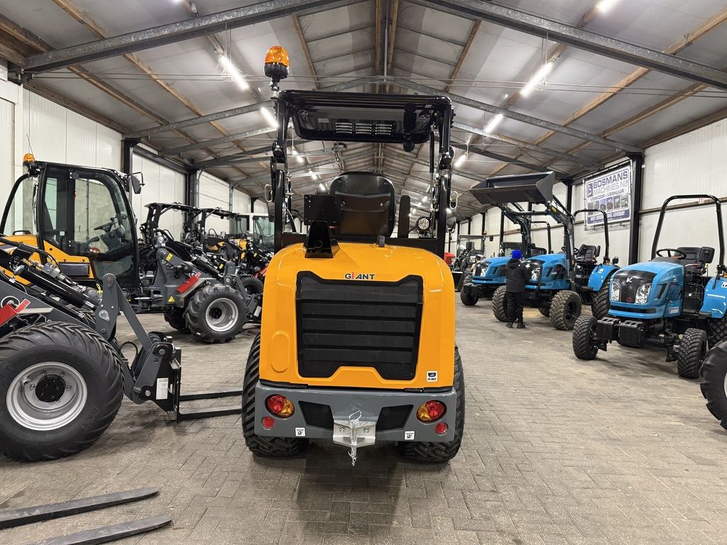 Giant G2700 X-TRA HD+ minishovel NIEUW €685 LEASE met pro inching