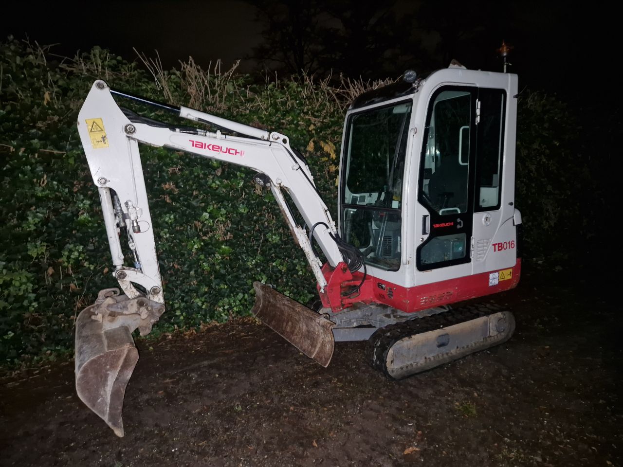 Minigraver takeuchi TB 016