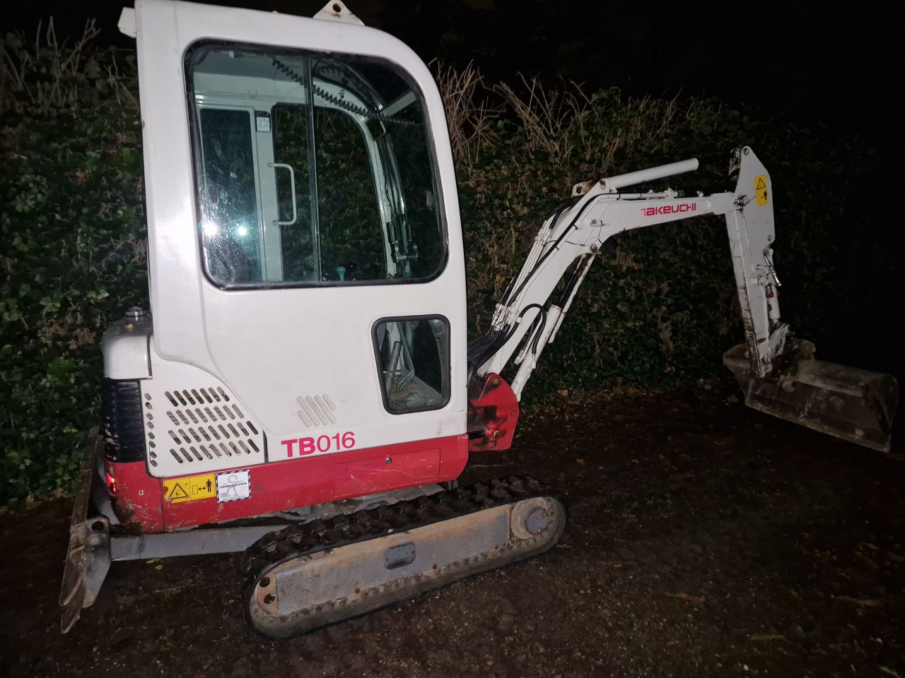 Minigraver takeuchi TB 016