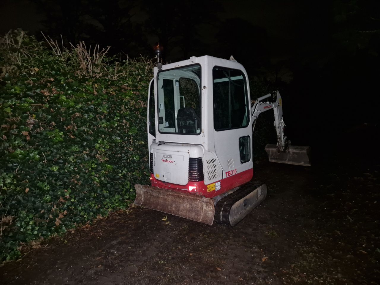 Minigraver takeuchi TB 016
