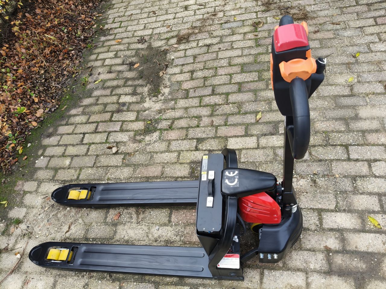 Te koop nieuwe palletwagen 2 stuks 1495 per stuk 2000 kg