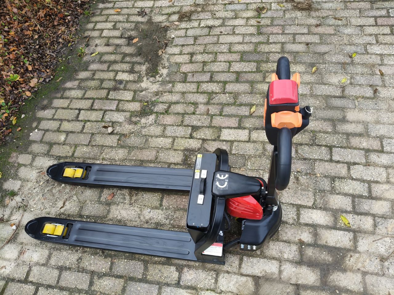 Te koop nieuwe palletwagen 2 stuks 1495 per stuk 2000 kg