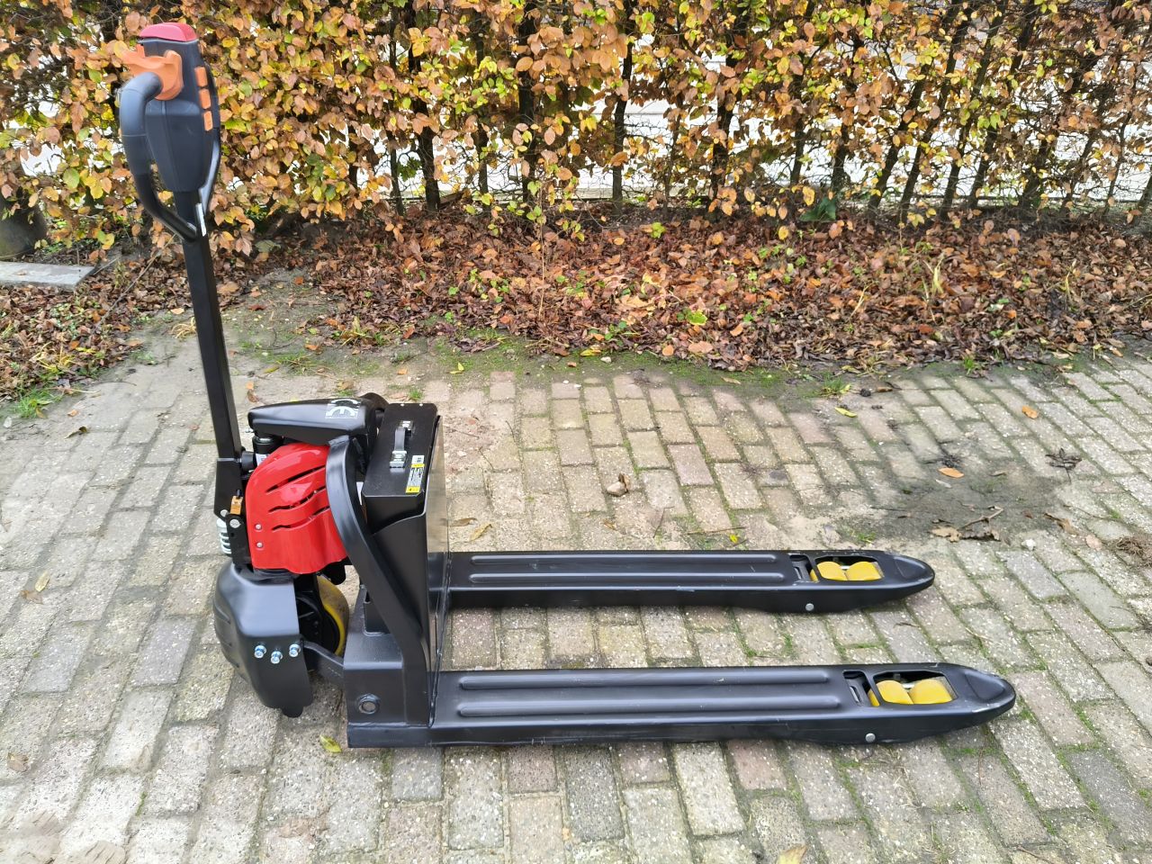 Te koop nieuwe palletwagen 2 stuks 1495 per stuk 2000 kg