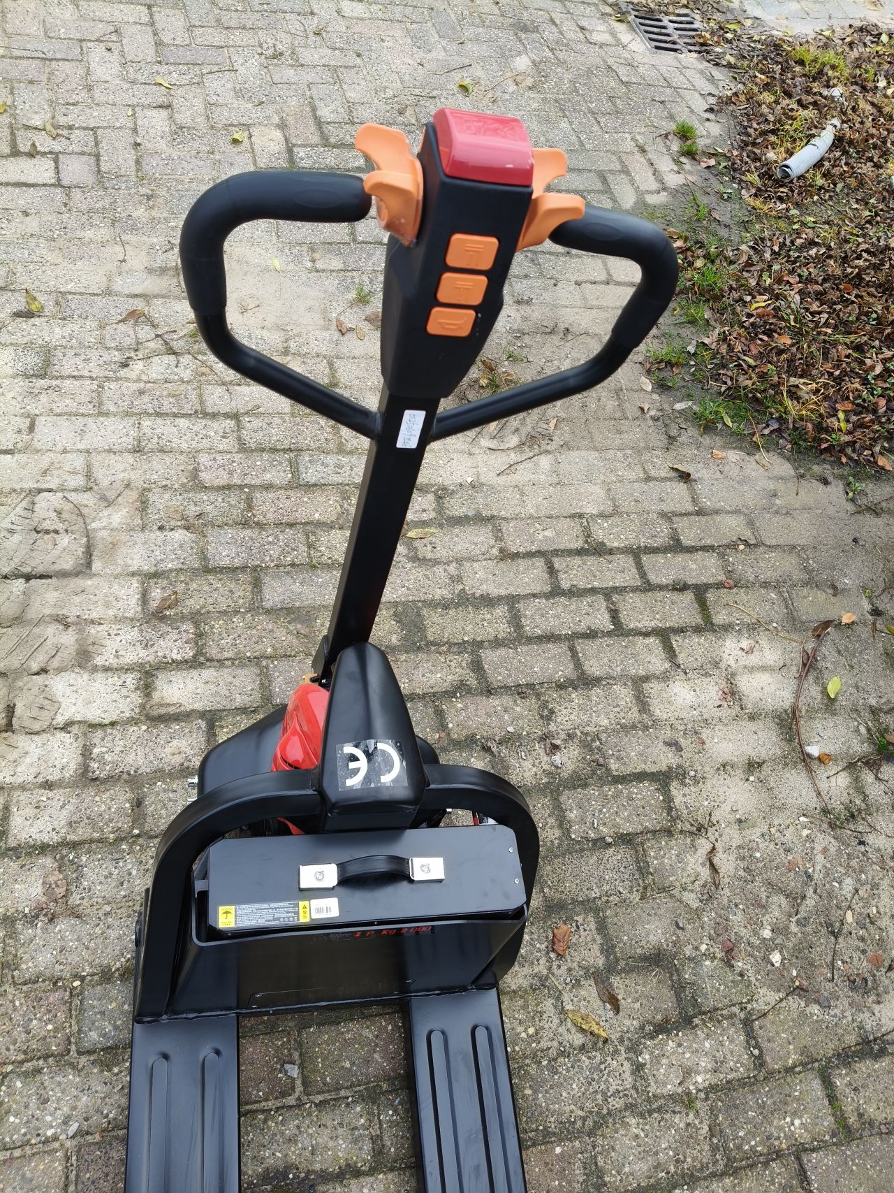 Te koop nieuwe palletwagen 2 stuks 1495 per stuk 2000 kg