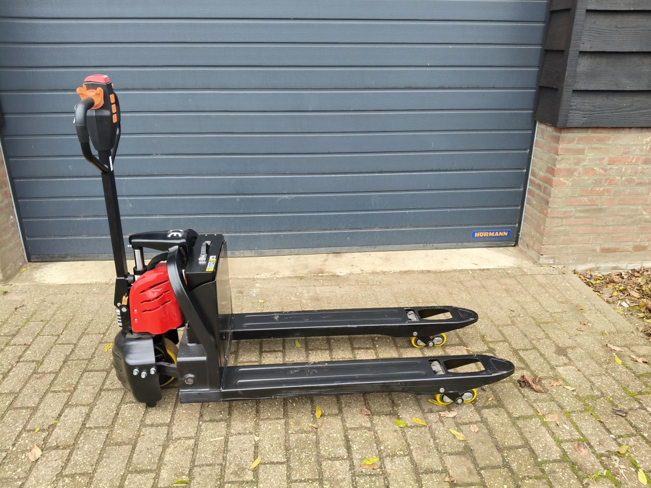 Te koop nieuwe palletwagen 2 stuks 1495 per stuk 2000 kg