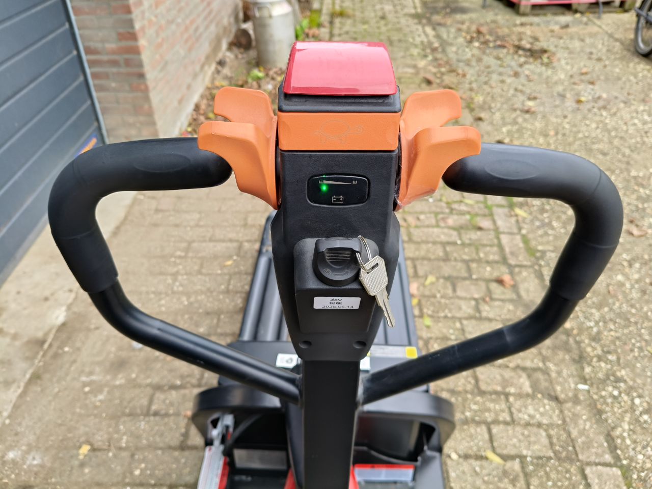 Te koop nieuwe palletwagen 2 stuks 1495 per stuk 2000 kg