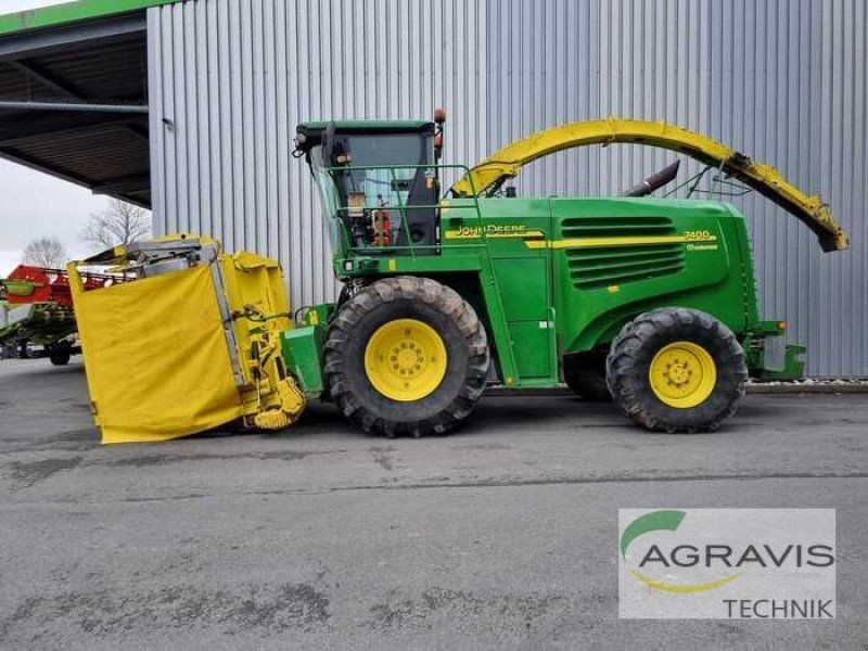 John Deere 7400