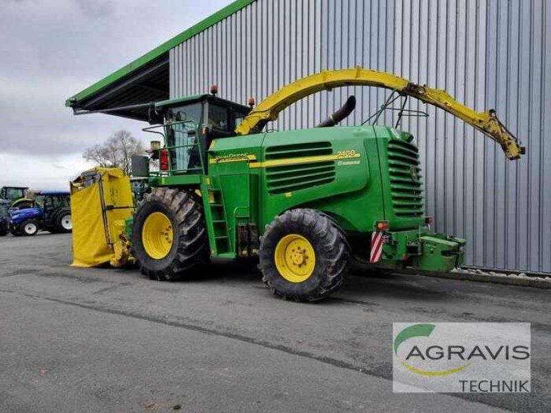 John Deere 7400