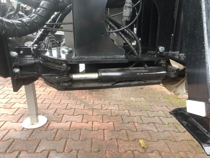 Trejon MF950 mit Kran V6500