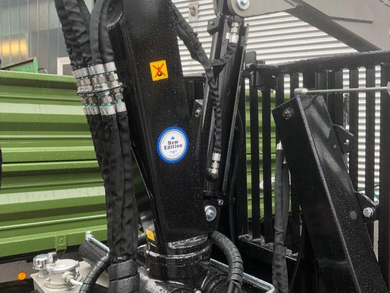 Trejon MF950 mit Kran V6500