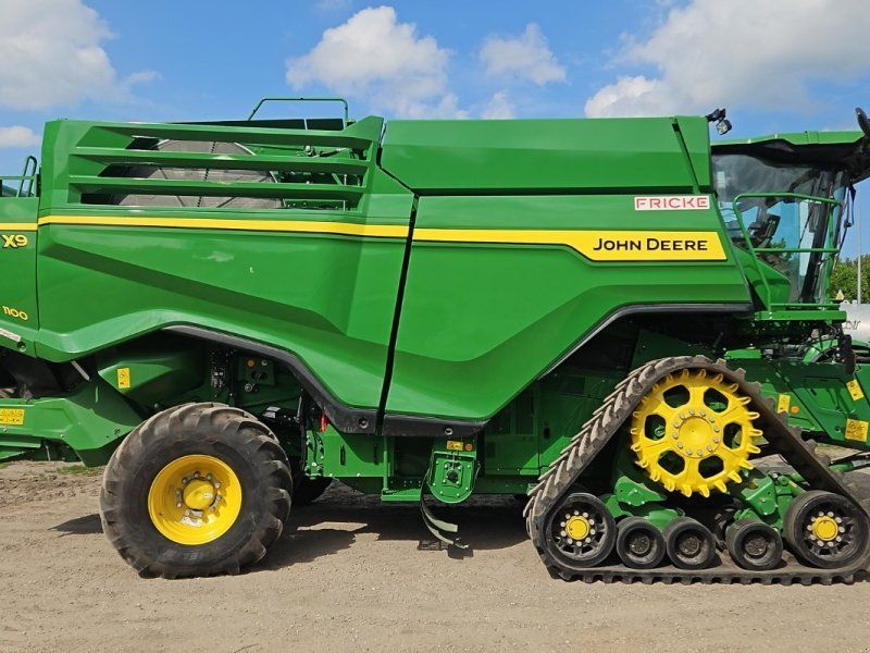 John Deere X9 1100