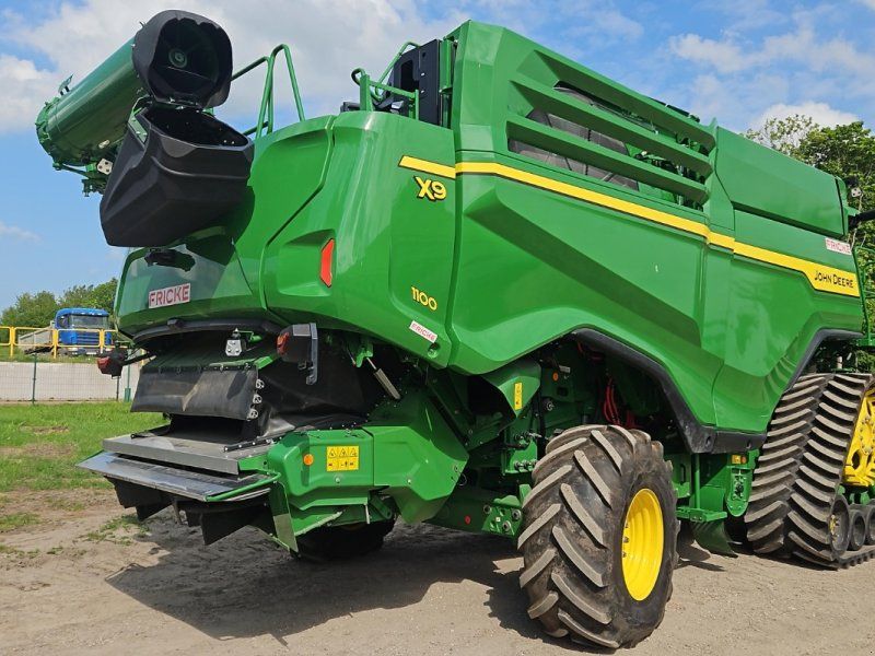 John Deere X9 1100