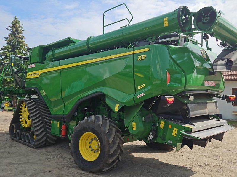 John Deere X9 1100