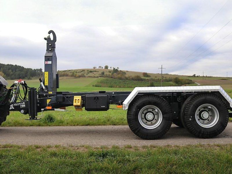 Pronar T 185 Hakenanhänger 15 to Boogie-Fahrwerk
