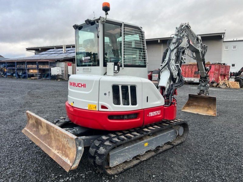 Takeuchi TB 257 FR V1