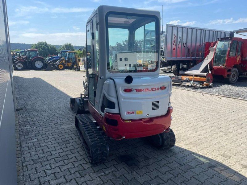 Takeuchi TB 225 V4