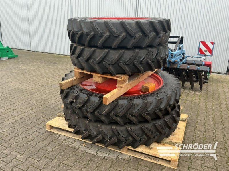 Claas PFLEGEBEREIFUNG 320/85 R36 / 320/85 R50