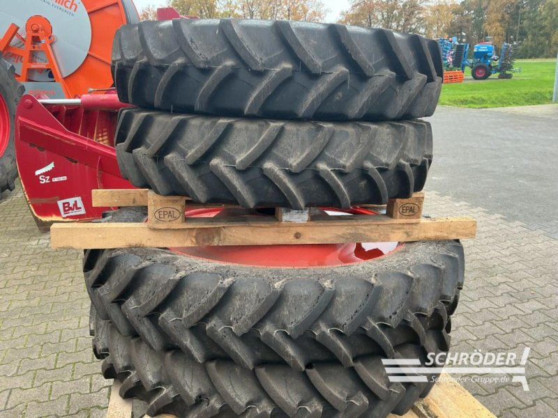 Claas PFLEGEBEREIFUNG 320/85 R36 / 320/85 R50