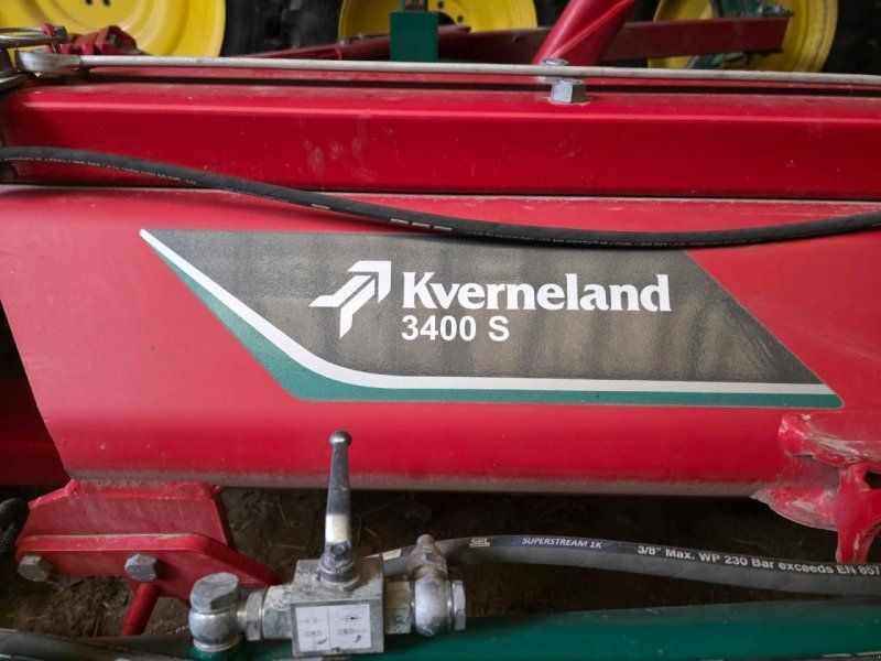 Kverneland Variomat 3400 mit Turnaround Packer