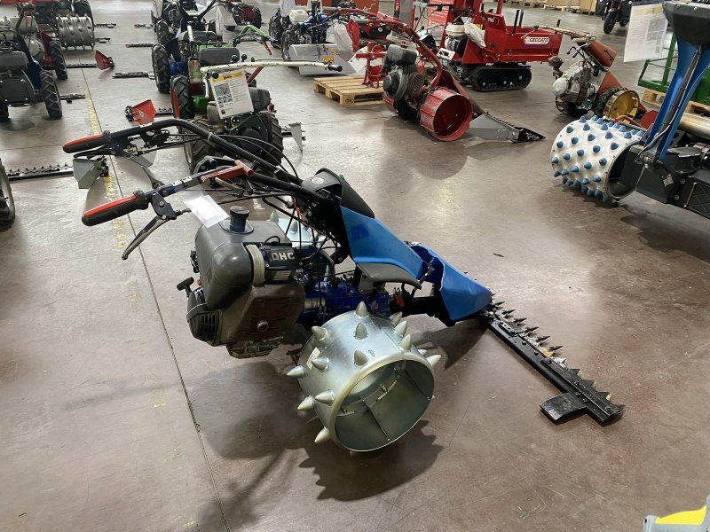 BCS WS 630 mit Stachelwalzen und Freischneider