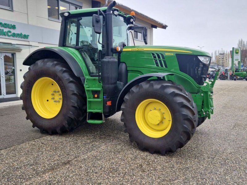 John Deere 6195M