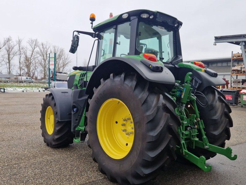 John Deere 6195M