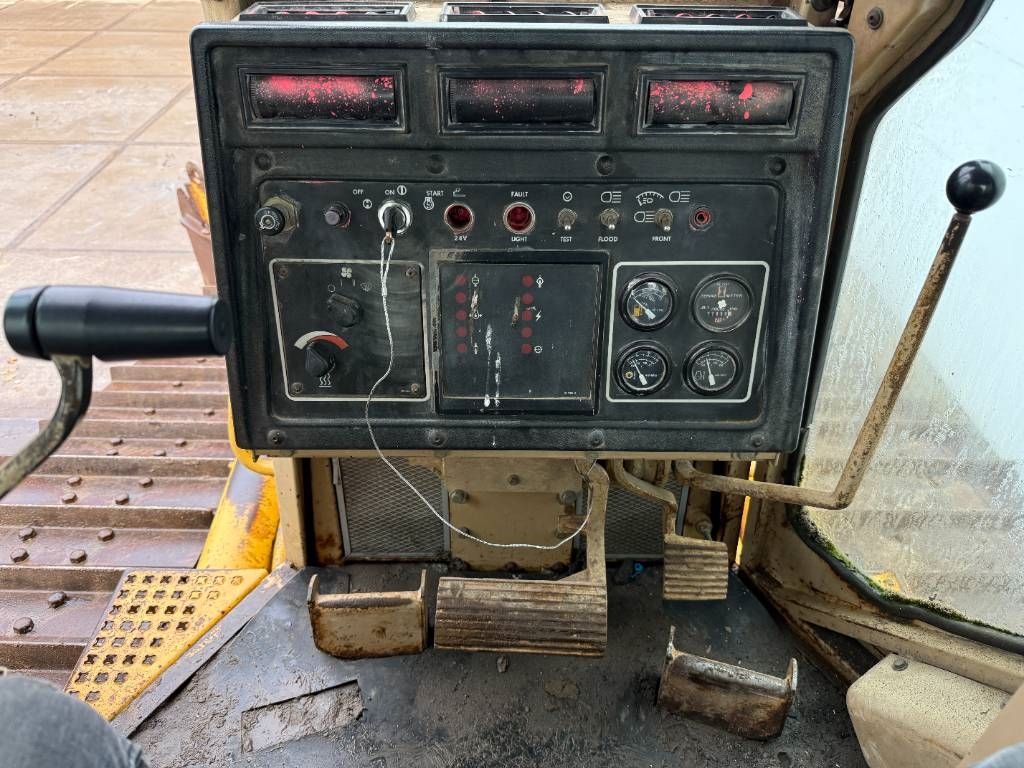 CAT D5H XL - Ripper Valve / 6-Way Blade