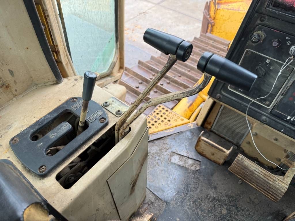 CAT D5H XL - Ripper Valve / 6-Way Blade