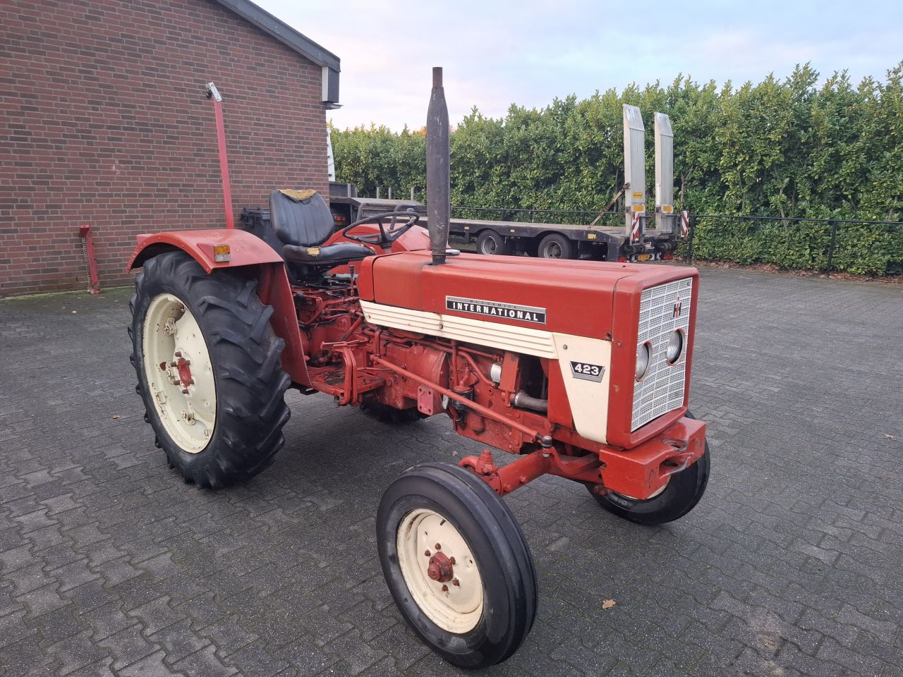 International 423