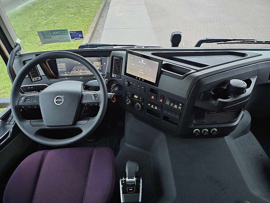 VOLVO FM 330 3000 km like new!!