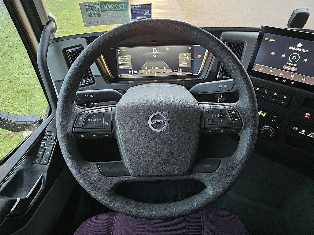 VOLVO FM 330 3000 km like new!!