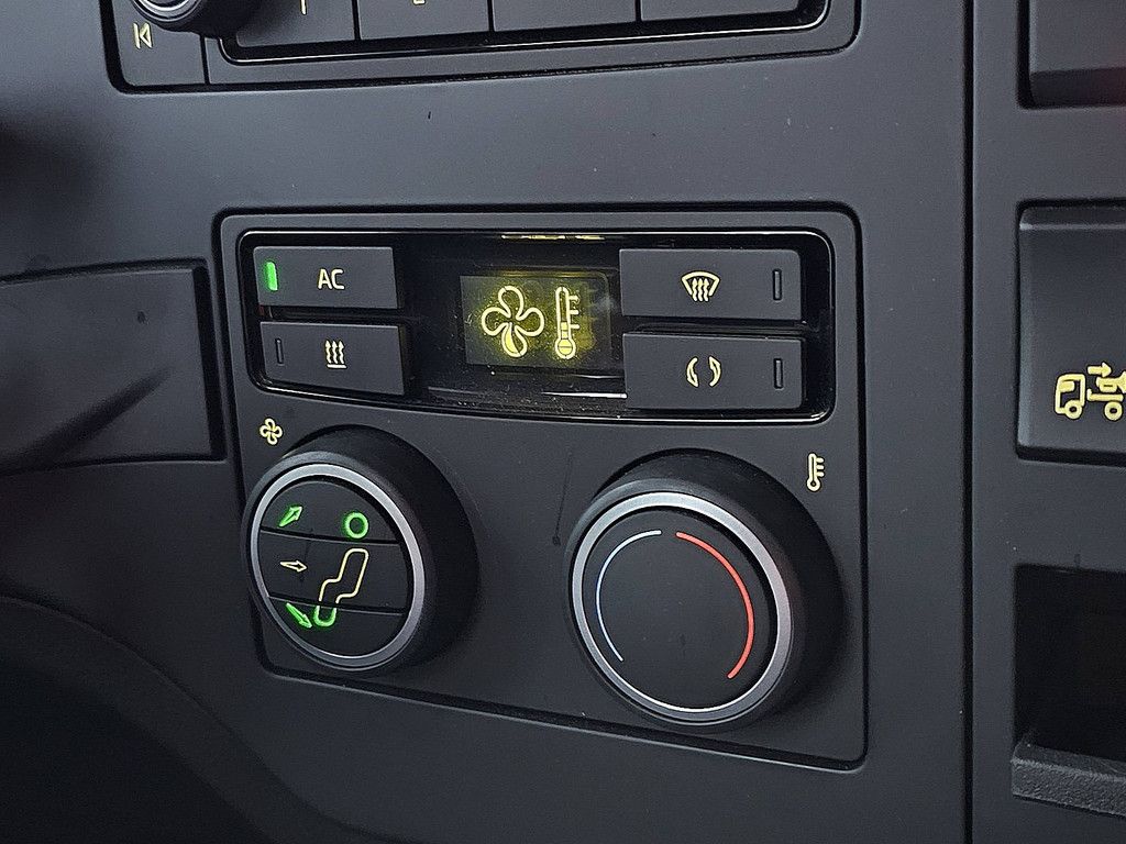 VOLVO FM 330 3000 km like new!!