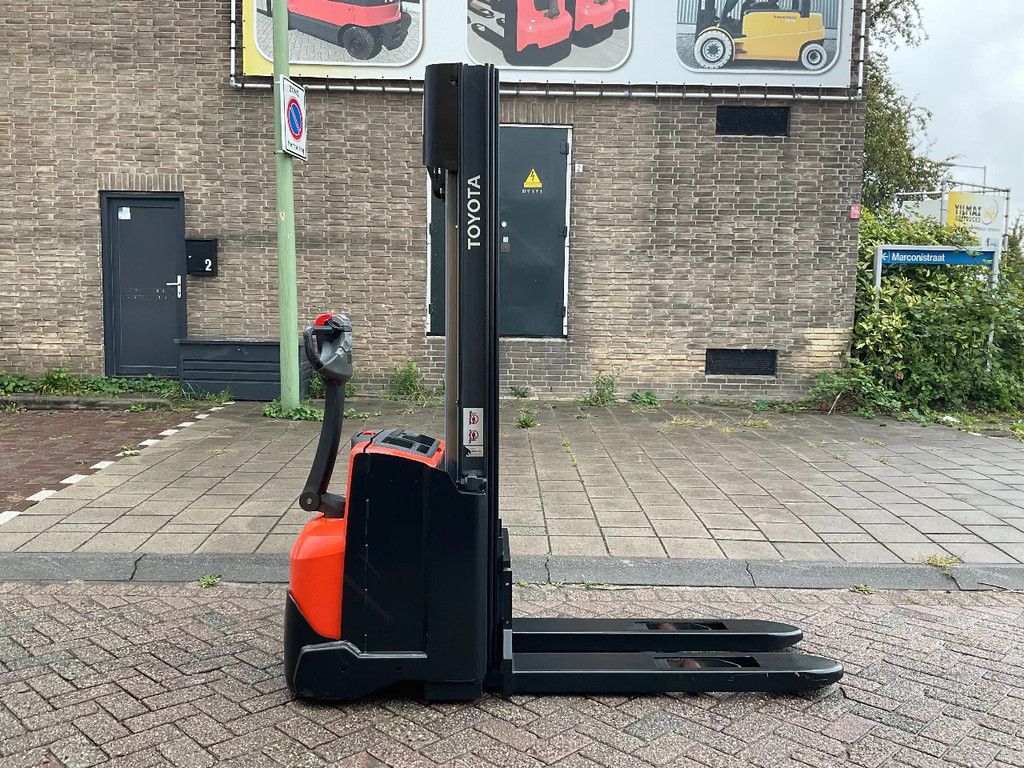 BT 8SM14 1400KG 4.45METER STAPELAAR / HEFTRUCK