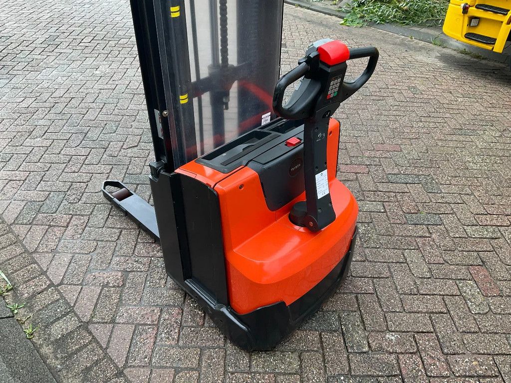 BT 8SM14 1400KG 4.45METER STAPELAAR / HEFTRUCK