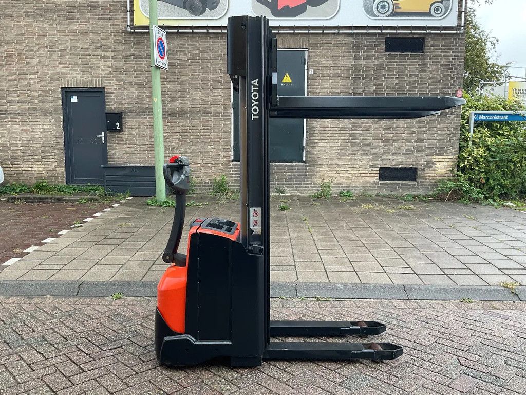 BT 8SM14 1400KG 4.45METER STAPELAAR / HEFTRUCK