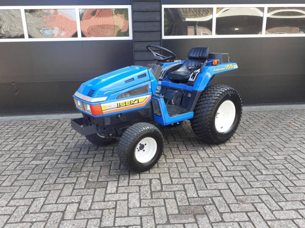 Iseki TU 155 minitrekker op brede gazonbanden
