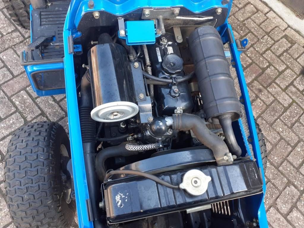 Iseki TU 155 minitrekker op brede gazonbanden