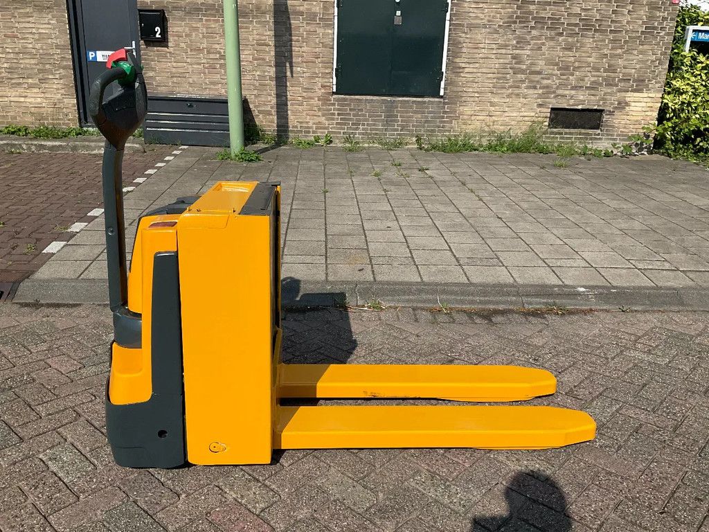 Jungheinrich EJE C20 2000KG 70CM STAPELAAR / HEFTRUCK