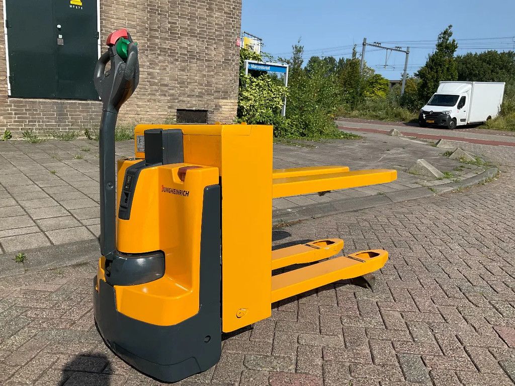 Jungheinrich EJE C20 2000KG 70CM STAPELAAR / HEFTRUCK