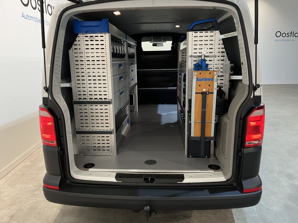 Volkswagen Transporter 2.0 TDI L2H1 150 PK 4Motion / Servicebus / Sortimo Inrichting / Euro 6 / Airco / Cruise Control / Trekhaak / Camera / Navigatie