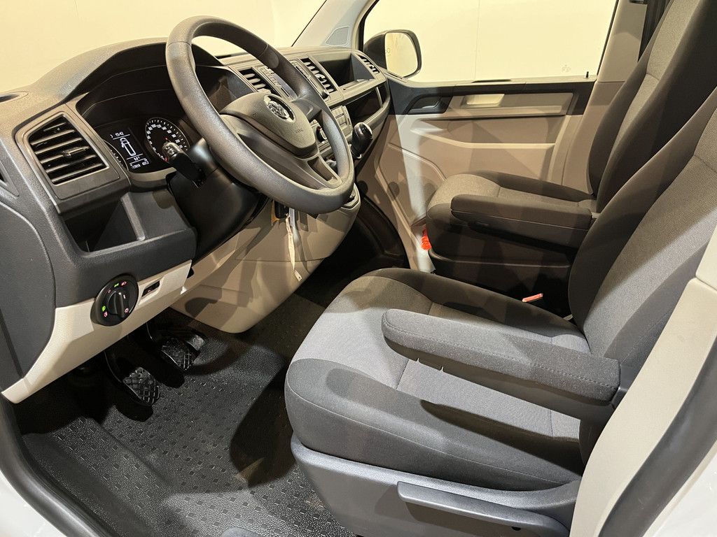 Volkswagen Transporter 2.0 TDI L2H1 150 PK 4Motion / Servicebus / Sortimo Inrichting / Euro 6 / Airco / Cruise Control / Trekhaak / Camera / Navigatie
