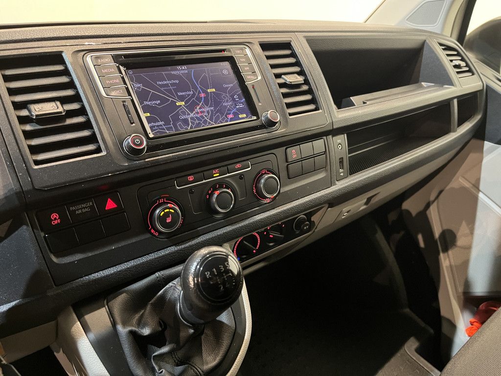 Volkswagen Transporter 2.0 TDI L2H1 150 PK 4Motion / Servicebus / Sortimo Inrichting / Euro 6 / Airco / Cruise Control / Trekhaak / Camera / Navigatie