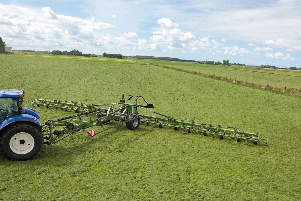 Krone getrokken schudders KWT met wielstel tedder