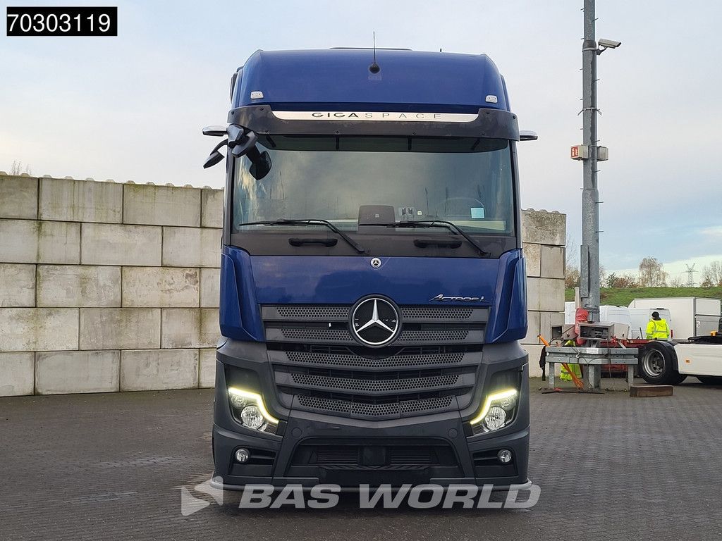 Mercedes Actros Actros 1845 4X2 GigaSpace Mega 2xTanks 80% Tyres