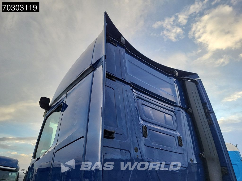 Mercedes Actros Actros 1845 4X2 GigaSpace Mega 2xTanks 80% Tyres