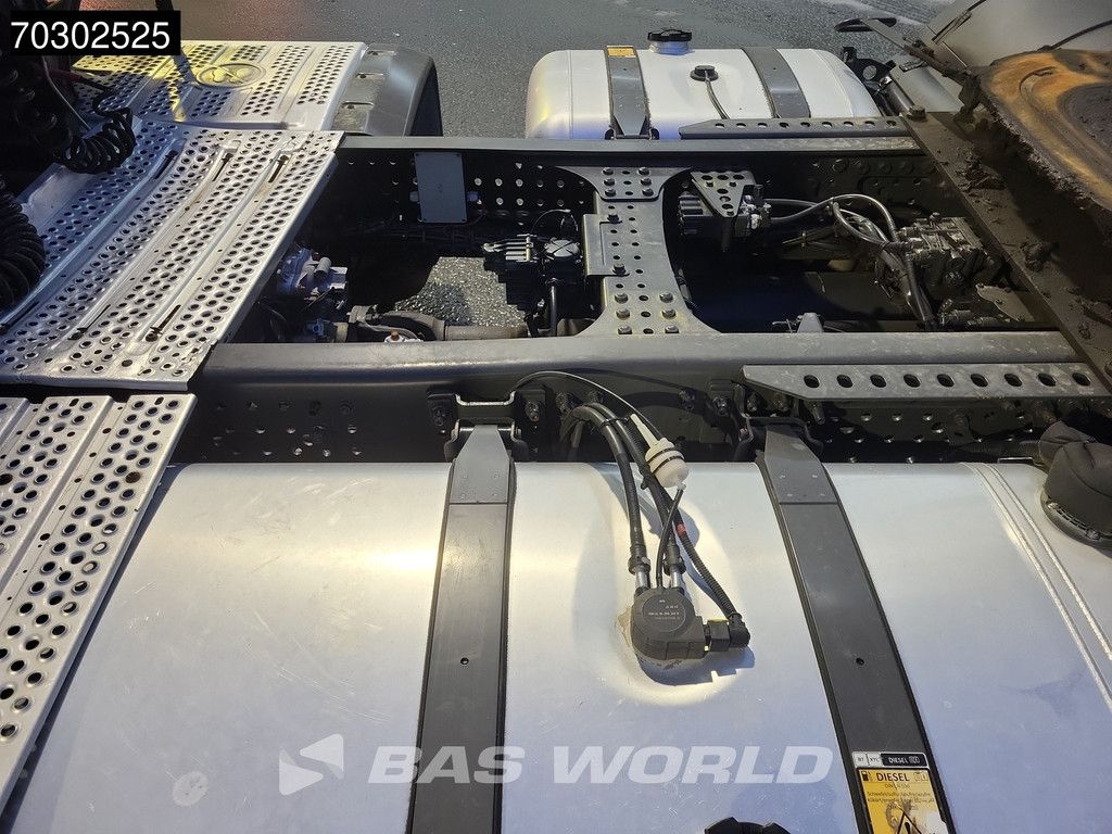 Mercedes Actros 1845 4X2 GigaSpace Mega Retarder 2xTanks ACC Standklima Euro 6